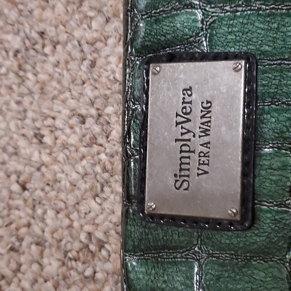 Vera Wang Clutch/ Wristlet Foldable - Picture 2 of 16